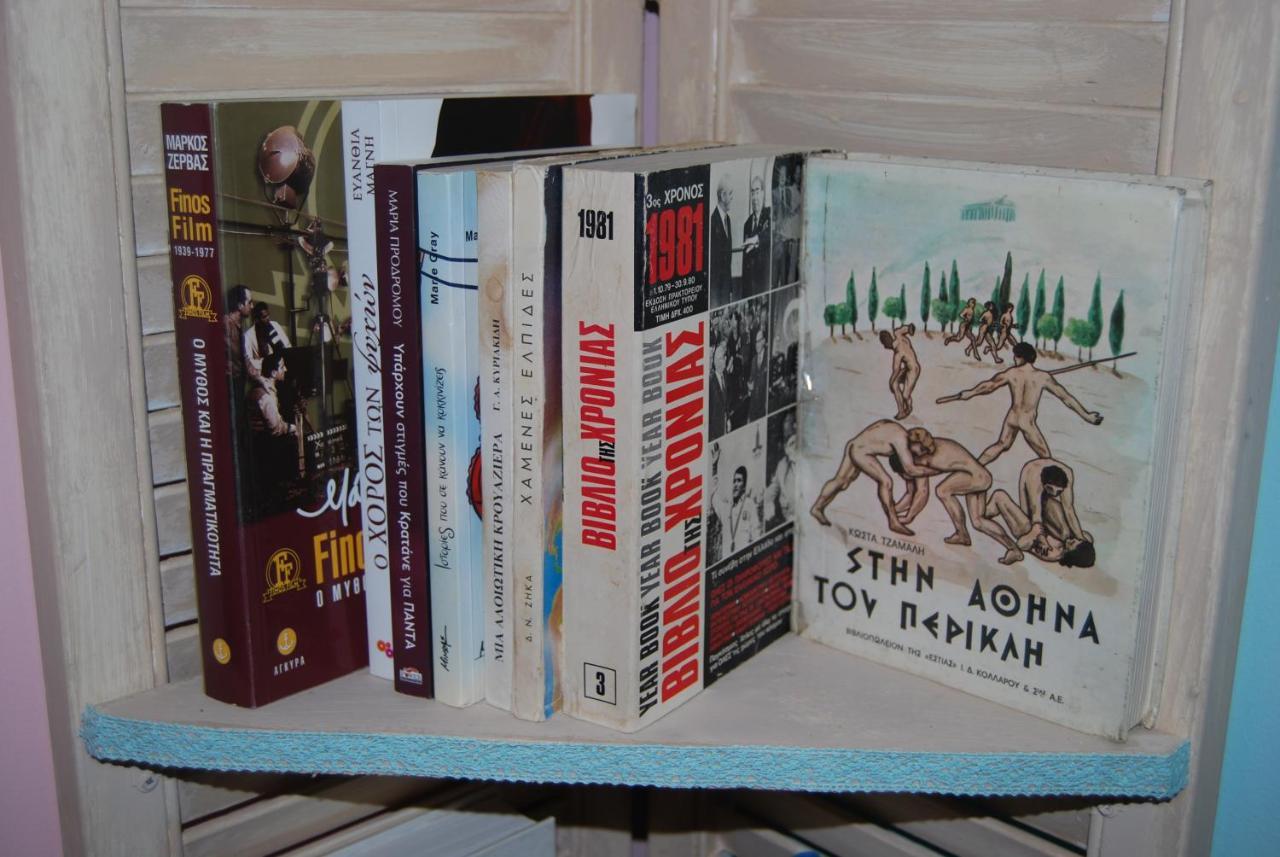 Luxury Traditional Room The Small Bookstore Kastro-Kyllini Экстерьер фото