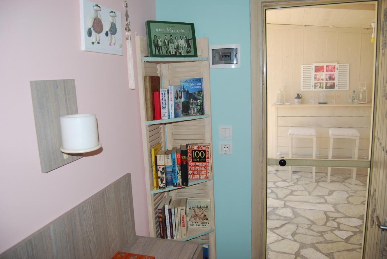 Luxury Traditional Room The Small Bookstore Kastro-Kyllini Экстерьер фото